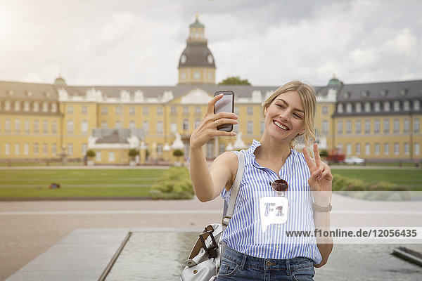 Deutschland  Karlsruhe  touristische Selbstbedienung mit Smartphone