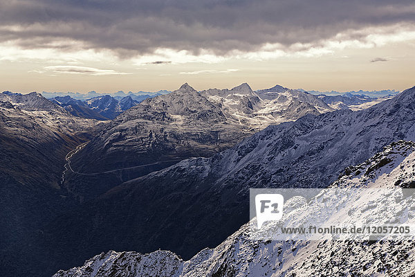 Österreich  Tirol  Ötztal  Sölden  Blick vom Gaislachkogel auf die Ötztaler Alpen