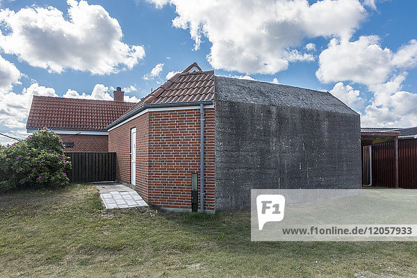 Dänemark  Romo  Lakolk  Zweiter Weltkrieg Bunker umgebaut mit Wohnhaus