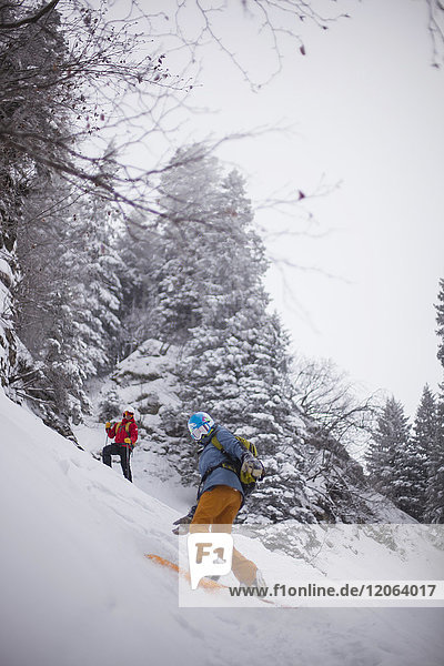 Skifahren und Snowboarden abseits der Pisten