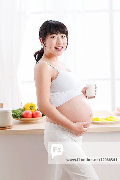 Glückliche schwangere Frauen