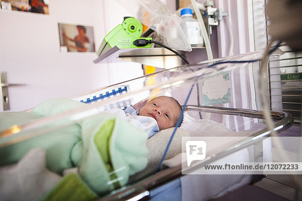 Reportage in a level 2 neonatal unit in a hospital in Haute-Savoie  France.