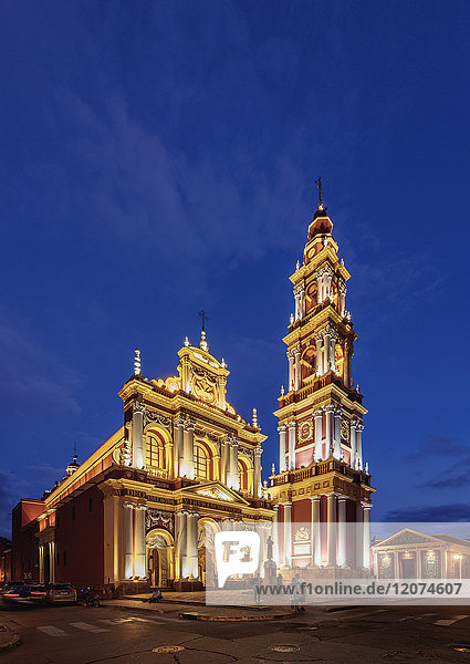 Kirche Sankt Franziskus  Dämmerung  Salta  Argentinien  Südamerika