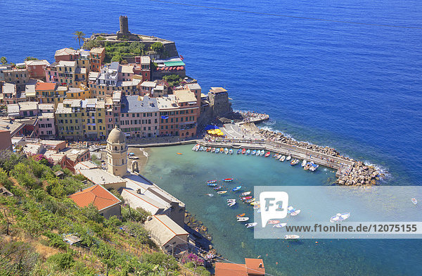 Das bunte Fischerdorf Vernazza  Cinque Terre  UNESCO-Weltkulturerbe  Ligurien  Italien  Europa