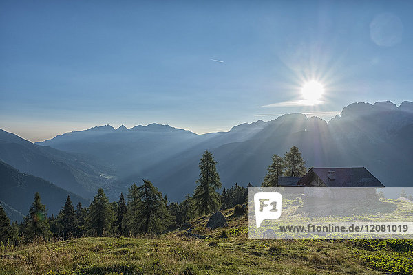 Italien  Trentino  Rendena-Tal  Brenta-Gebirge bei Sonnenaufgang
