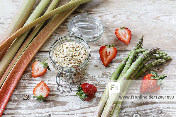 Green asparagus  strawberry  rhubarb and oat flakes
