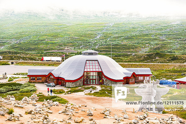 Norwegen  Nordland  Bodo  Saltfjellet-Svartisen-Nationalpark  Polarcircle Centrum  Steinhaufen