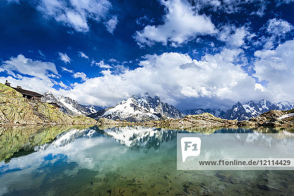 Mont-Blanc-Massiv mit Blick auf den Lac Blanc; Chamonix-Mont-Blanc  Haute-Savoie  Frankreich