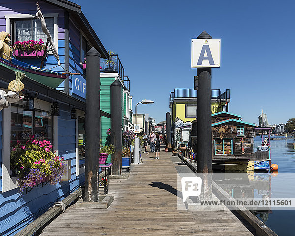 Geschäfte und Häuser in Fisherman's Wharf im Innenhafen von Victoria  Vancouver Island; Victoria  British Columbia  Kanada