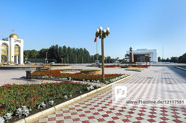 Ala-Too-Platz und das Staatliche Historische Museum  ehemals Lenin-Museum  Bischkek  Kirgisistan  Asien
