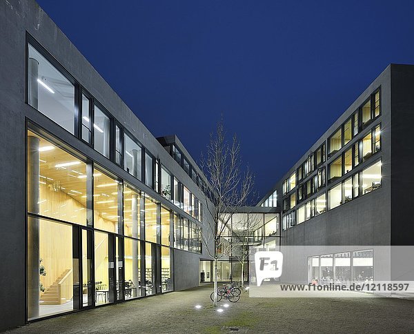 Universitätsbibliothek der Bauhaus-Universität  Nachtszene  Weimar  Thüringen  Deutschland  Europa
