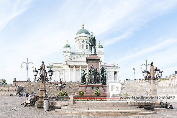 Finnland  Helsinki  Kathedrale von Helsinki  Statue von Alexander II.