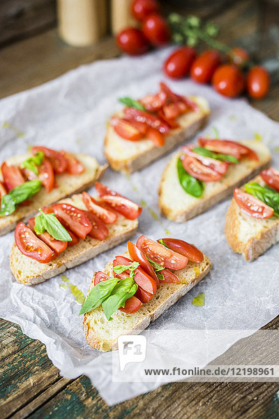 Bruschetta  Brot  Tomaten und Olivenöl