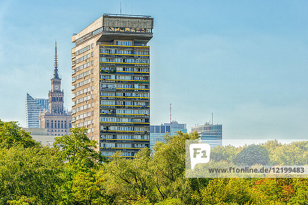 Polen  Warschau  Blick auf den Wohnturm