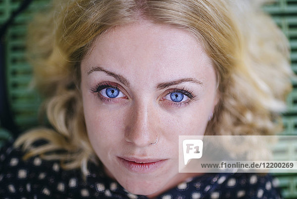 Costa Rica  Porträt einer Frau mit blauen Augen