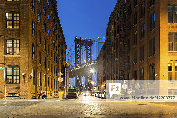 USA  New York City  view to Manhattan Bridge from Brooklyn at twilight