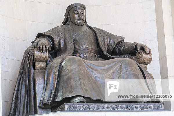 Dschingis-Khan-Statue im Regierungspalast  Ulan Bator  Mongolei  Zentralasien  Asien
