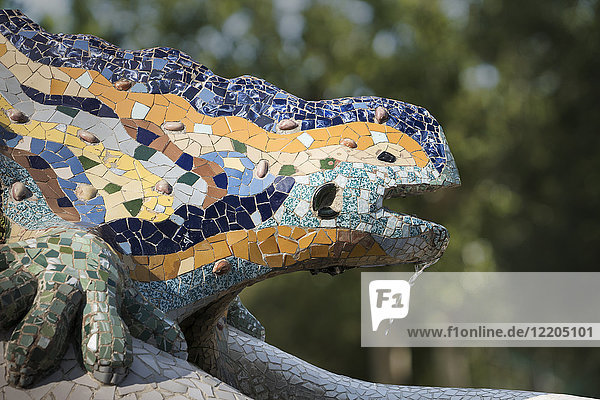 Mosaike  Parc Guell  UNESCO-Weltkulturerbe  Barcelona  Katalonien  Spanien  Europa