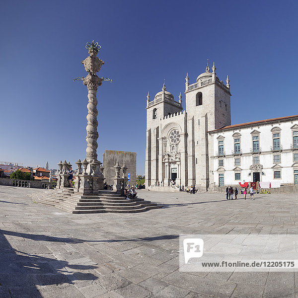 Pelourinho-Säule  Se Kathedrale  Porto (Oporto)  Portugal  Europa