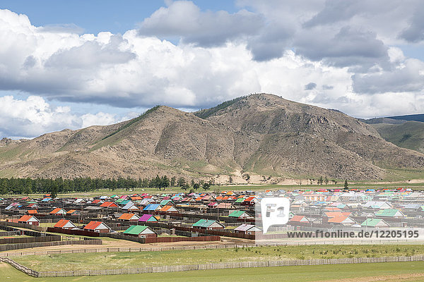 Die Stadt Orgil  Bezirk Jargalant  Provinz Hovsgol  Mongolei  Zentralasien  Asien
