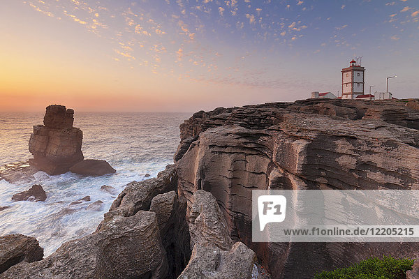 Cabo Carvoeiro lighthouse  Costa da Prata  Silver Coast  Peniche  Atlantic Ocean  Portugal  Europe