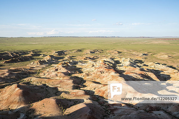 Weiße Stupa  Sedimentgesteinsformationen  Ulziit  Provinz Mittelgobi  Mongolei  Zentralasien  Asien