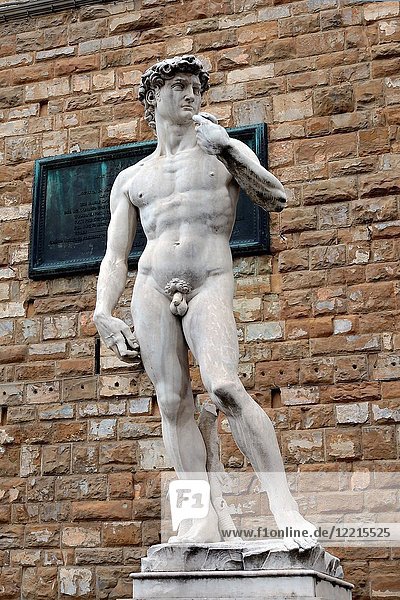 Florence Tuscany Italy September 16 2017 David Sculptur Of Michelangelo In Front Of The Palazzo Vecchio On The Piazza Della Signoria Im Historic Center Of Florence Italy