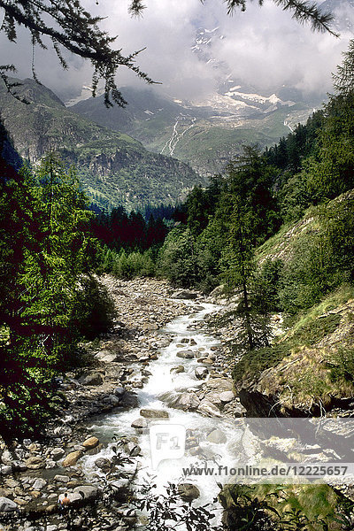 Fluss  Valsesia  Piemont  Italien