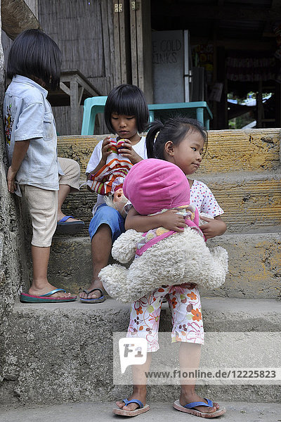 Philippinen  Region Nord  Dorf Batad  Kinder