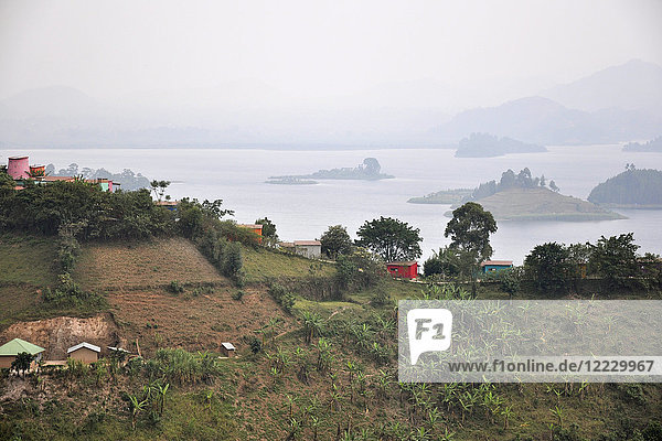 Uganda  Dorf am Mutandasee