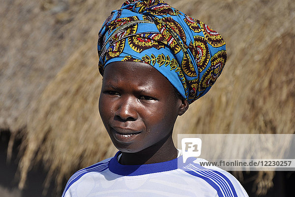 Uganda  Rift Valley  Dorf Butiada  Porträt einer jungen Frau