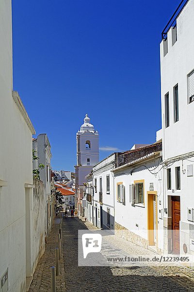Rua General Alberto da Silveira und Igreja de Santo António  Lagos  Algarve  Portugal  Europa
