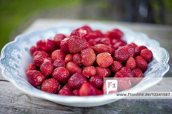 Frische Erdbeeren auf einem Teller