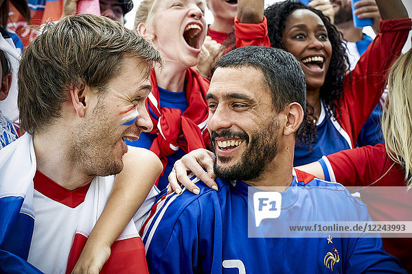 Französische Fußballfans beim Fußballspiel