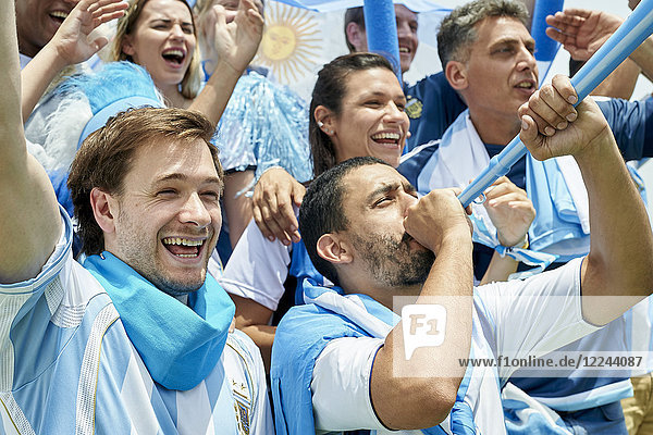 Argentinische Fußballfans beim Fußballspiel