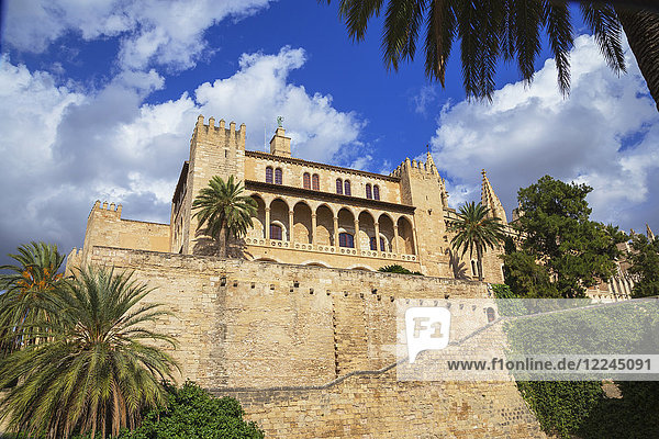 Der Königspalast von La Almudaina  Palma de Mallorca  Mallorca (Mallorca)  Balearen  Spanien  Europa