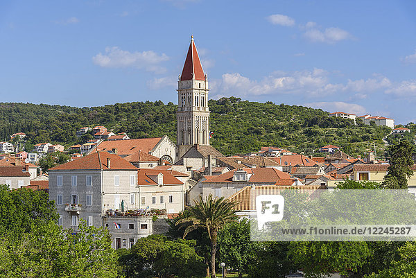 Altstadt von Trogir  UNESCO-Weltkulturerbe  Blick auf die Kathedrale des Heiligen Lorenz  Trogir  Kroatien  Europa