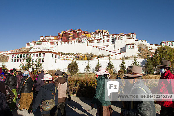 Der Potala-Palast von Lhasa  UNESCO-Weltkulturerbe  Lhasa  Tibet  China  Asien
