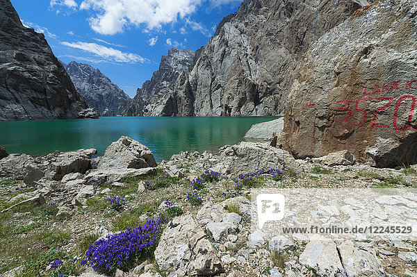 Kel-Suu-See  hoch gelegener See  Kurumduk-Tal  Provinz Naryn  Kirgisistan  Zentralasien  Asien