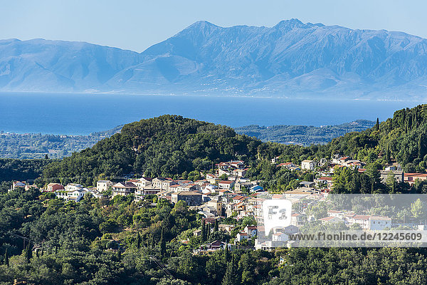 Kleines Bergdorf im Landesinneren  Korfu  Ionische Inseln  Griechische Inseln  Griechenland  Europa