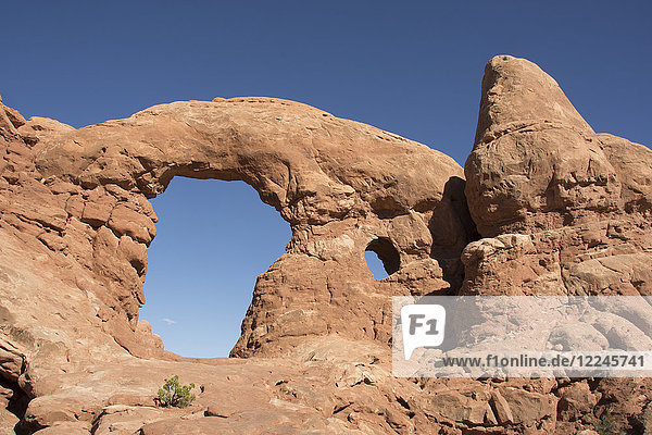 Turret Arch im Windows-Abschnitt des Arches National Park  Moab  Utah  Vereinigte Staaten von Amerika  Nordamerika
