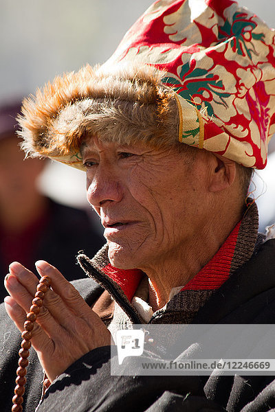 Man praying at the Jokhang Temple of Barkhor Square  Lhasa  Tibet  China  Asia