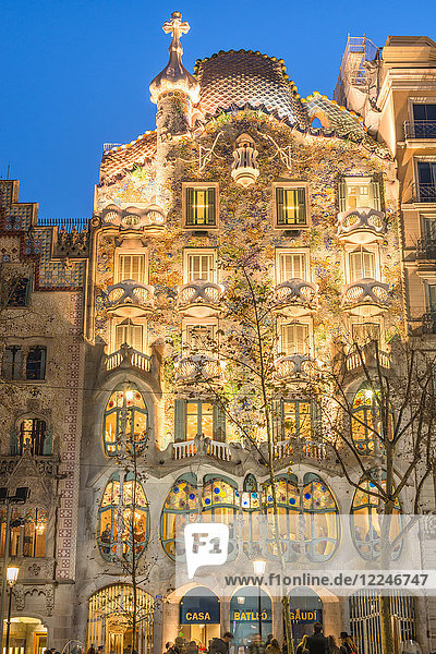 Casa Batllo  UNESCO-Weltkulturerbe  modernistische Architektur von Antoni Gaudi an der Avenida Paseo de Gracia  Barcelona  Katalonien  Spanien  Europa