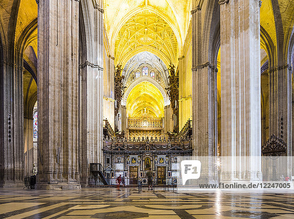 Das Innere der Kathedrale von Sevilla (Catedral Sevilla)  UNESCO-Weltkulturerbe  Andalusien  Spanien  Europa