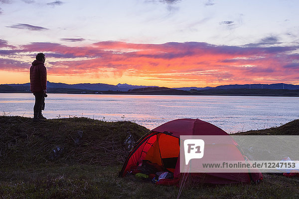 Wild camping  sunrise over the Inner Hebrides  from Scarba looking towards the Sound of Luing  Scotland  United Kingdom  Europe
