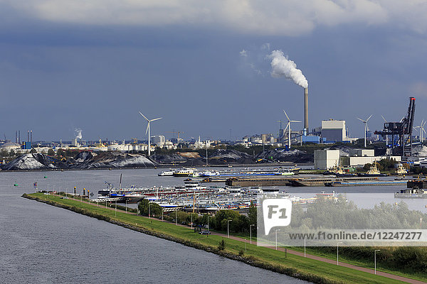Nordsee-Kanal  Zaandam  Nordholland  Niederlande  Europa