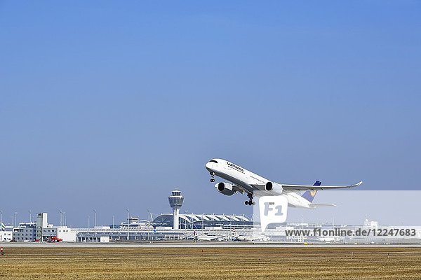 Start, Abflug, Lufthansa Airbus A350-900, Startbahn Süd, Flughafen München, Oberbayern, Deutschland, Europa