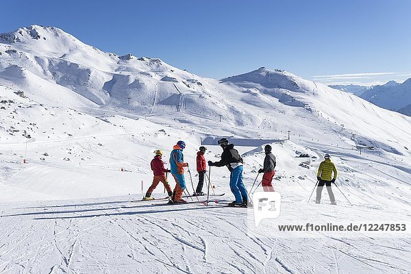 Skiers in the Rastkogel ski area  Tux Vorderlanersbach  Zillertal  Tyrol  Austria  Europe