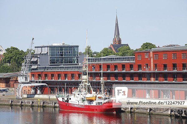 Feuerschiff Fehmarnbelt im Hansahafen mit Mediadocks  Lübeck  Schleswig-Holstein  Deutschland  Europa
