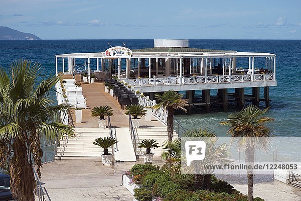 Bar  Uji i Ftohte bei Vlora  Riviera  Ionisches Meer  Albanien  Europa